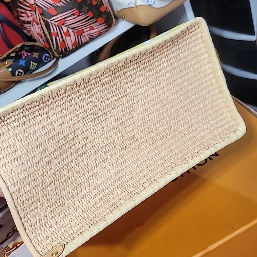 Louis Vuitton Onthego GM GUAM  Special  Edition  Collection New - Picture 5 of 16
